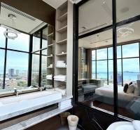 Bathroom of a 4-room apartment with a view of the city and the sea in Pattaya.