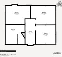 A floor plan of a cottage with three bedrooms and a bathroom.