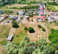 Plots - housing on Mlynská Street in Biel, with grassy and wooded areas.