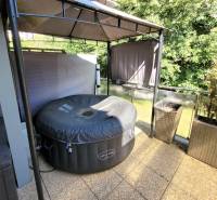 Hot tub on the terrace with a screen and plants in a 3-room apartment in Banská Bystrica.