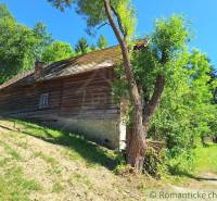 A wooden cabin in Liptovský Mikuláš surrounded by trees and nature.