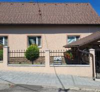 A family house in Trenčianske Jastrabie with two windows and a garden, advertisement by AstonReal.