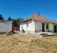 In Ipolyvec, there is an older family house with a yard and extensions.