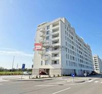The apartment building on Labutia Street, Bratislava V, offers 2-room apartments with balconies.