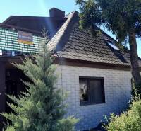 Family house in Hundsheim with a sloped roof and a terrace for sale.