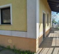 Yellow building with a corridor in St. Andrä am Zicksee, offers commercial spaces.