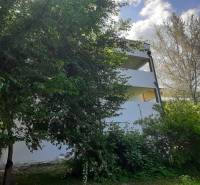 A villa in Hainburg an der Donau surrounded by greenery with partially exposed floors.