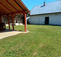 A garden at the cottage in Tužina with a shelter and a lawn in a sunny location.