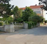 A family house in the village of Vrsi with surrounding greenery and a sea view.