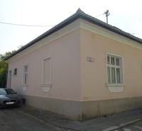 A family house on Hviezdoslavova Street in Piešťany with cars in front of the facade.
