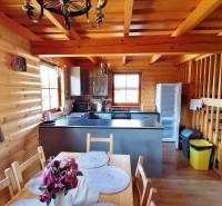 Charming Wooden Apartment House Near Liptovská Mara