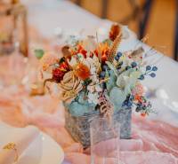 Floral decoration on the table with delicate pink details in dining areas.