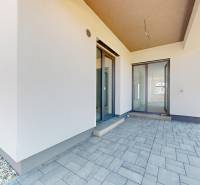 The terrace of a family house on Jarná Street in Hviezdoslavov with a paved floor.