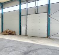 Open space with high ceilings and warehouse equipment in commercial premises.