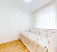 A children's room in a 5 or more room apartment with a bed and a chest of drawers.
