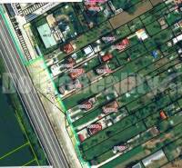 Satellite map of residential plots in Ivanka pri Nitre with parcels and buildings.