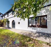 The family house on Mandľová Street in Jarovce has a white facade and a spacious garden.
