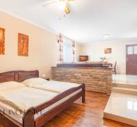 A room in hotels and guesthouses with rustic furniture, wooden flooring, and brick decor.