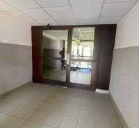Entrance hallway with tiles and glass doors in a 3-room apartment.
