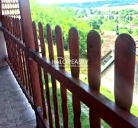 A balcony at the cottage in Hontianske Trsťany with a beautiful view of the surrounding nature.