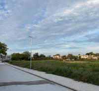 Cintorínska Street in Malinovo offers residential plots with greenery and infrastructure.