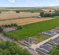 A rural environment with agricultural fields and family houses on Fialková Street in Veľký Grob.