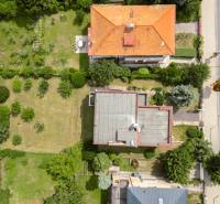 A family house on Mudroňova Street in Bratislava – Staré Mesto, surrounded by greenery and a garden.