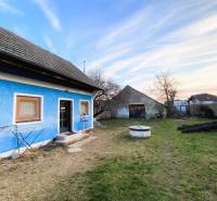 Blue house with a yard and garage on Breitegasse in Illmitz, planned construction of apartments.