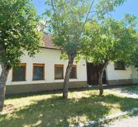House with trees on Breitegasse Street in Illmitz, project Housing construction.