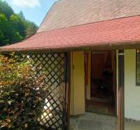 Cottage on Ružín in Malá Lodina with a wooden pergola and natural surrounding environment.