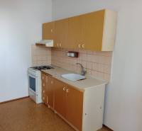 A kitchen unit with a stove and a range hood in a 3-room apartment.