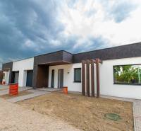 A family house on Vrakúň Street in Dunajská Streda with an uninhabited yard and a cloudy sky.