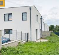 New development of 5 or more bedroom apartments in Bratislava with an adjacent green garden.