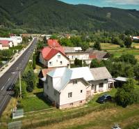 Family houses in Konská surrounded by nature and hills, with the main road in the village.