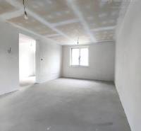 Spacious room in a family house, ready for completion and furnishing.