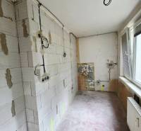 Reconstruction in a 2-room apartment, showing bare walls and electrical installation.