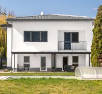 Family house on Pluhova Street in Ivanka pri Dunaji with a garden and a swimming pool.