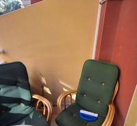 The balcony of a 3-bedroom apartment in Torrevieja with two armchairs and a chair.