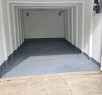 Open garage in Hagar with a smooth floor and clean walls.