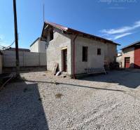 A family house on Sládkovičova Street in Kolárovo with a gravel yard.