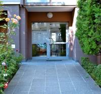 The entrance to the apartment building on Ondavská Street in Bratislava - Nivy surrounded by greenery.