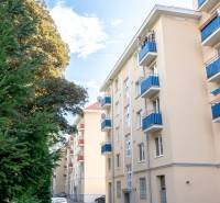 The exterior of the building with balconies around a 2-room apartment in Nova Dubnica.