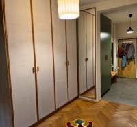 Entrance hall with a built-in wardrobe and mirror in a 4-room apartment.