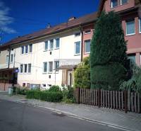 A terraced family house in Nováky with a landscaped garden and front yard on a quiet street.