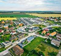 Bird's-eye view of residential houses on Majerská in Nová Dedinka, plots - living.
