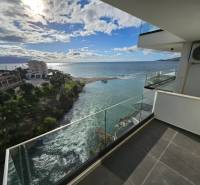 View from a holiday apartment in Sarandë of the sea and surrounding nature.