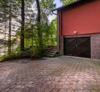 A cottage in Ružiná near the forest with a view of the lake and a garage.