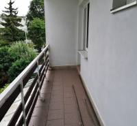 The balcony of a family house on J.Š.Šikuru Street in Martin with a view of greenery.