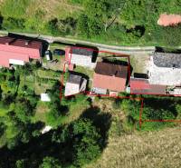 A family house in Horné Hámre surrounded by a garden, with the driveway also visible.