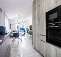 A kitchen in a family house with stylish equipment and a dining table.